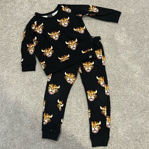 Whistle & Flute sweatsuit